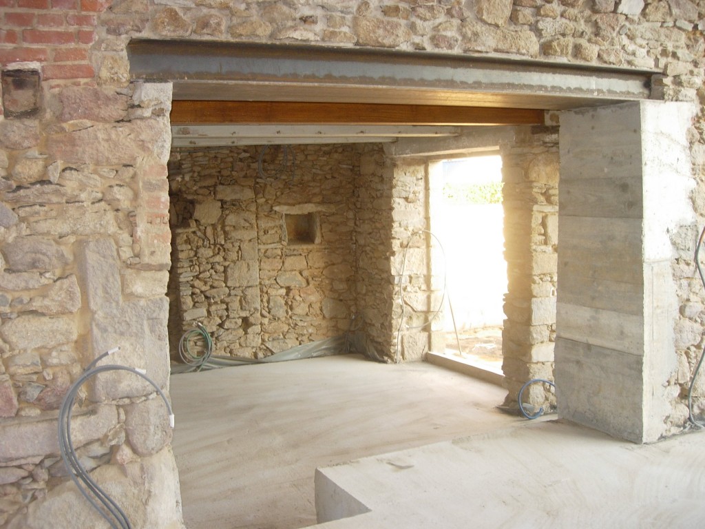 Ouverture de mur en pierre, en béton à Vesdun